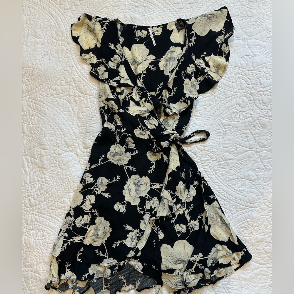 Free People French Quarter Wrap Mini Dress onyx combo black & cream size Medium - Picture 2 of 6
